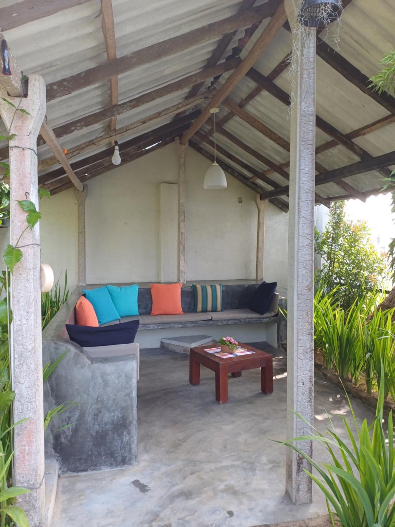 Villa River View Aluthgama Exteriör bild