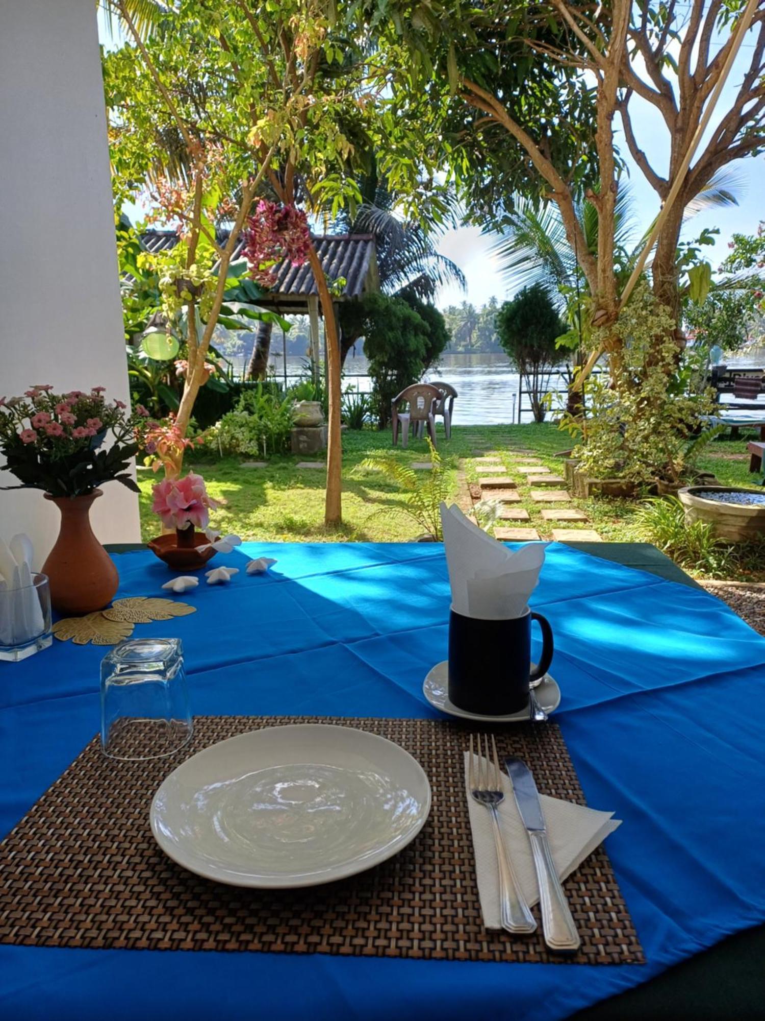 Villa River View Aluthgama Exteriör bild