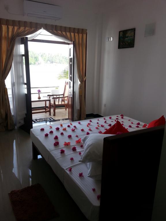 Villa River View Aluthgama Exteriör bild
