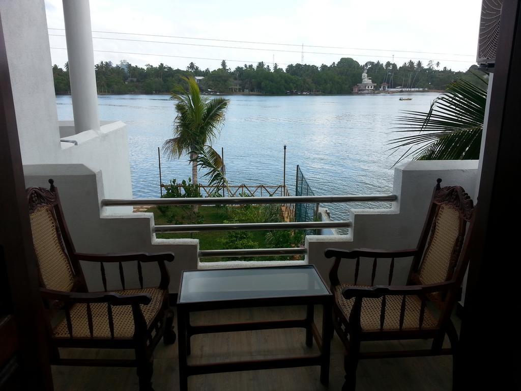Villa River View Aluthgama Exteriör bild