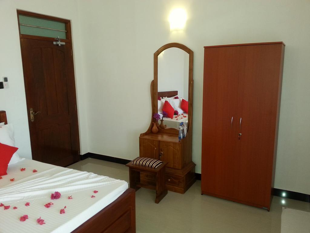 Villa River View Aluthgama Exteriör bild