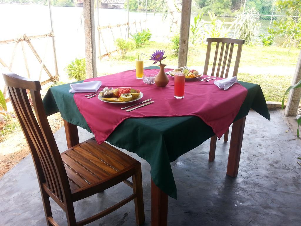 Villa River View Aluthgama Exteriör bild